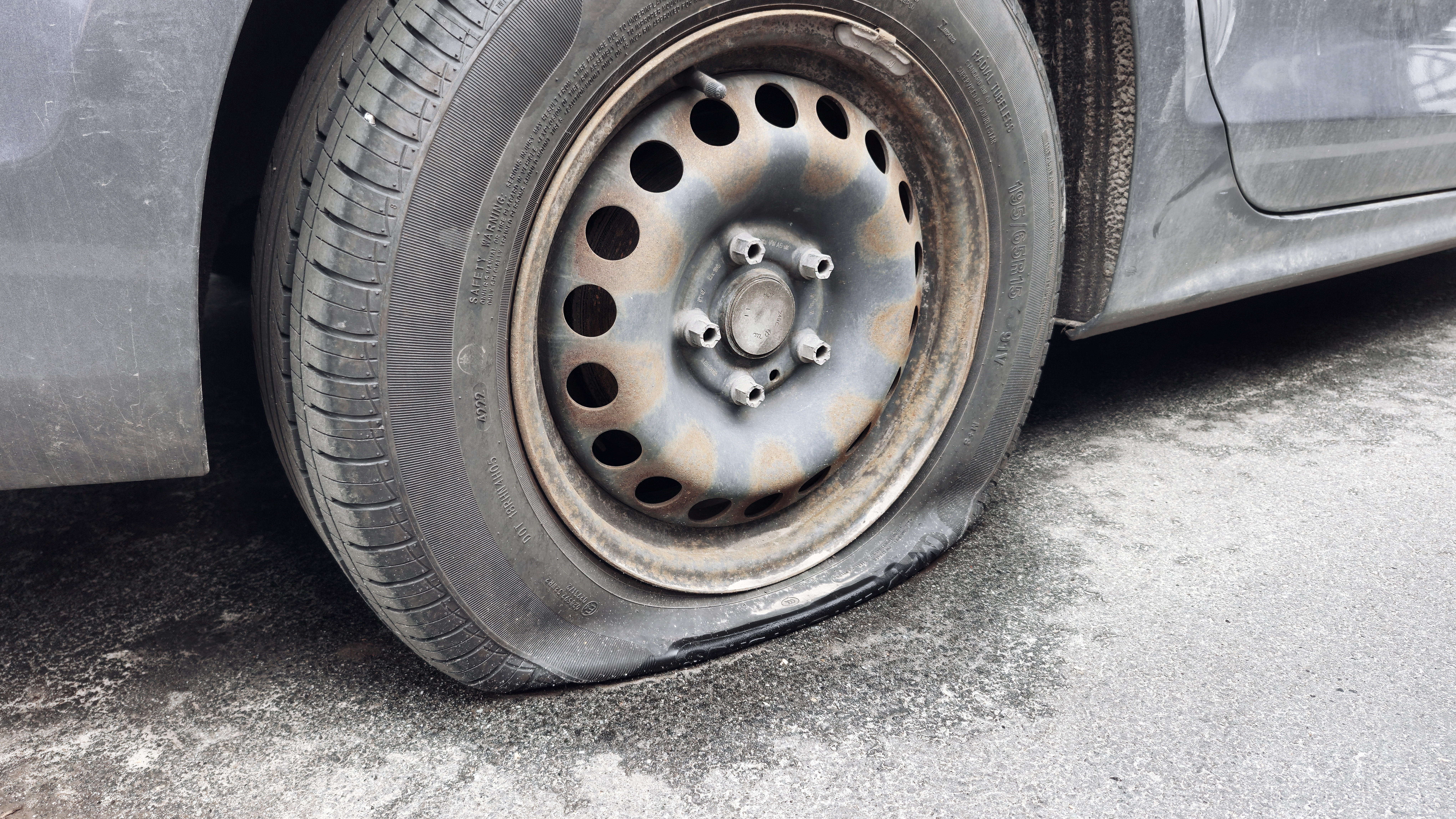 Cracked Alloy Wheel Repair: Easy DIY Guide