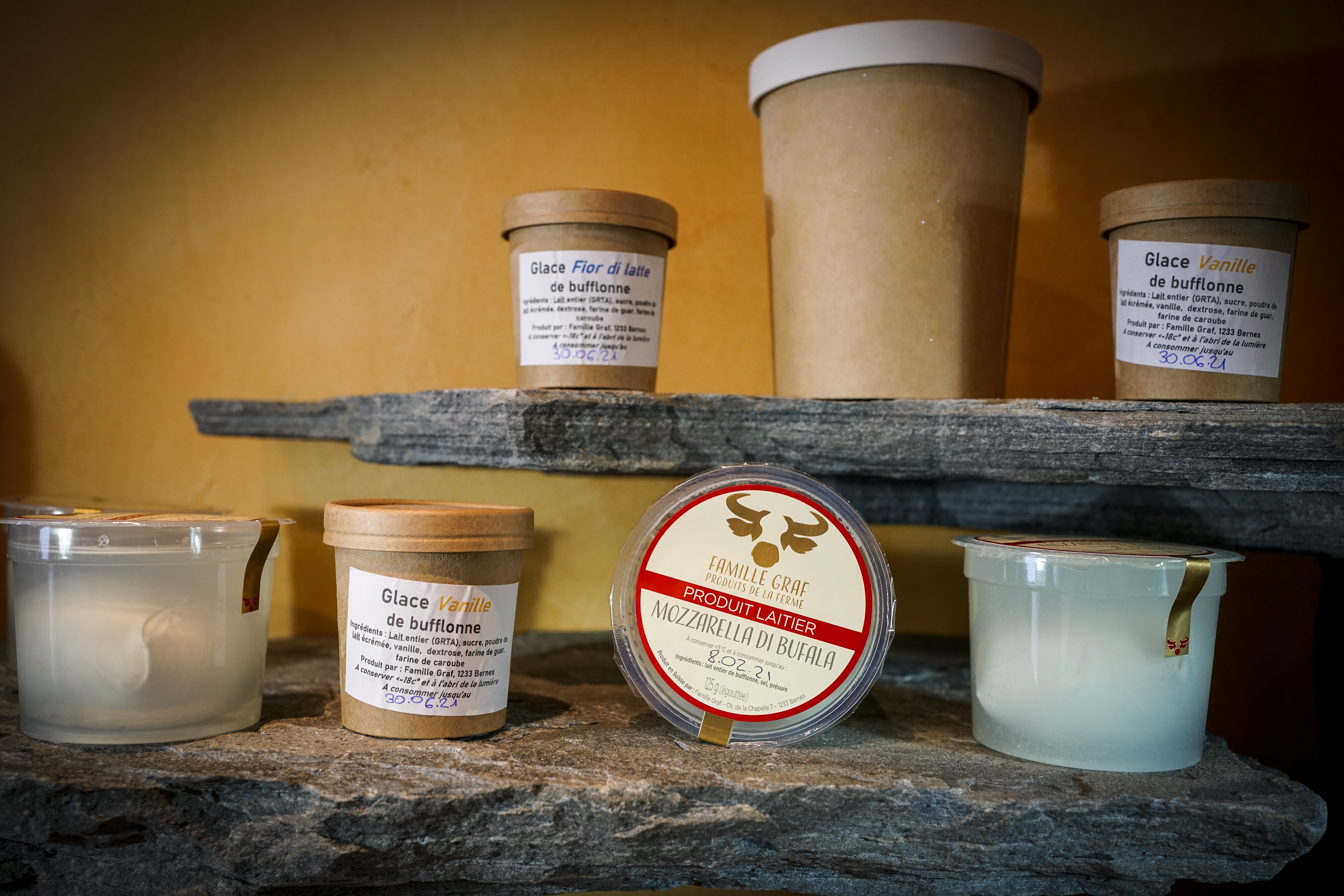 Lara hat sich auf den Direktverkauf spezialisiert. LANDI Contact 01/21, Lara Graf, Produkte