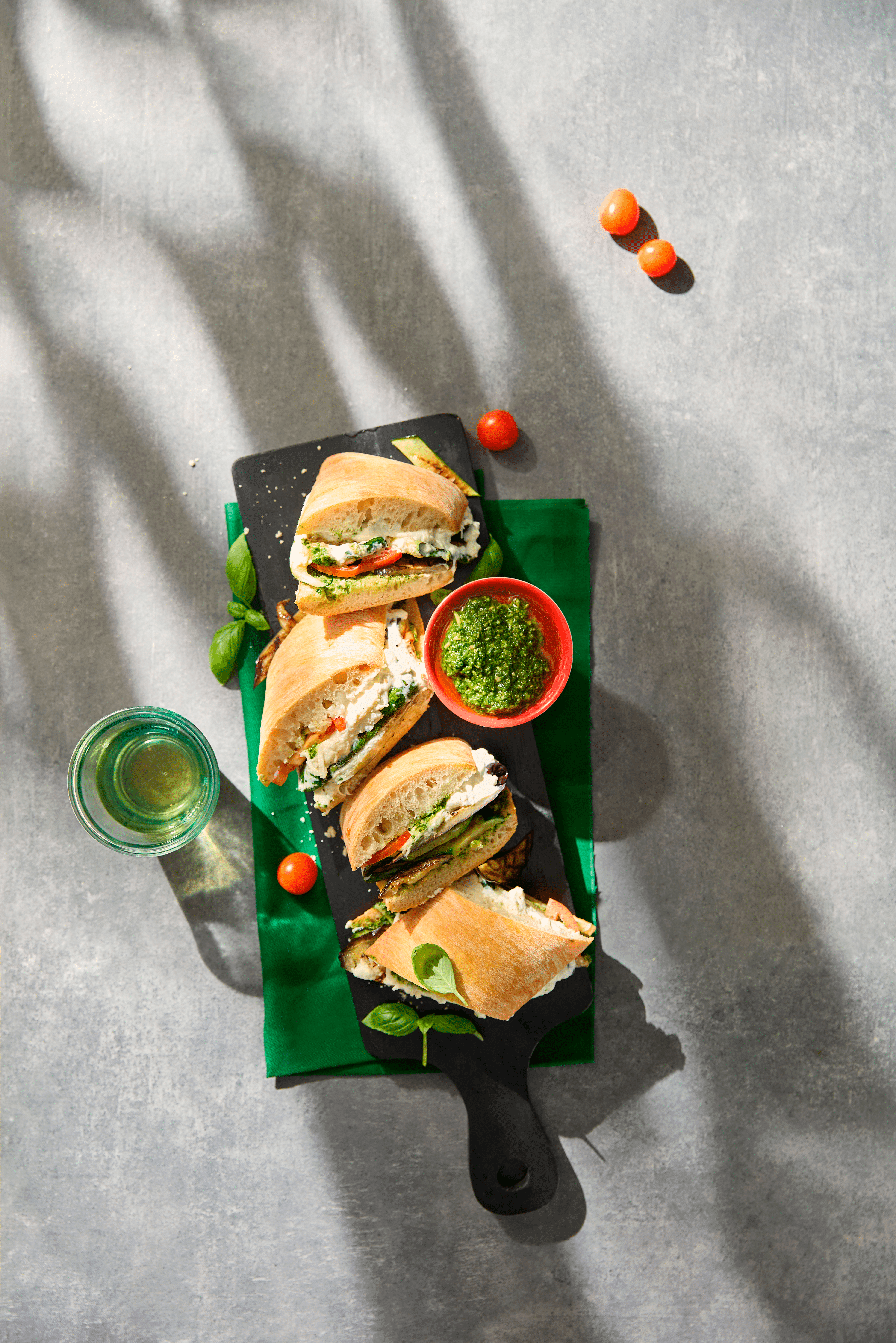 Ciabatta met geroosterde groenten en buffelmozzarella