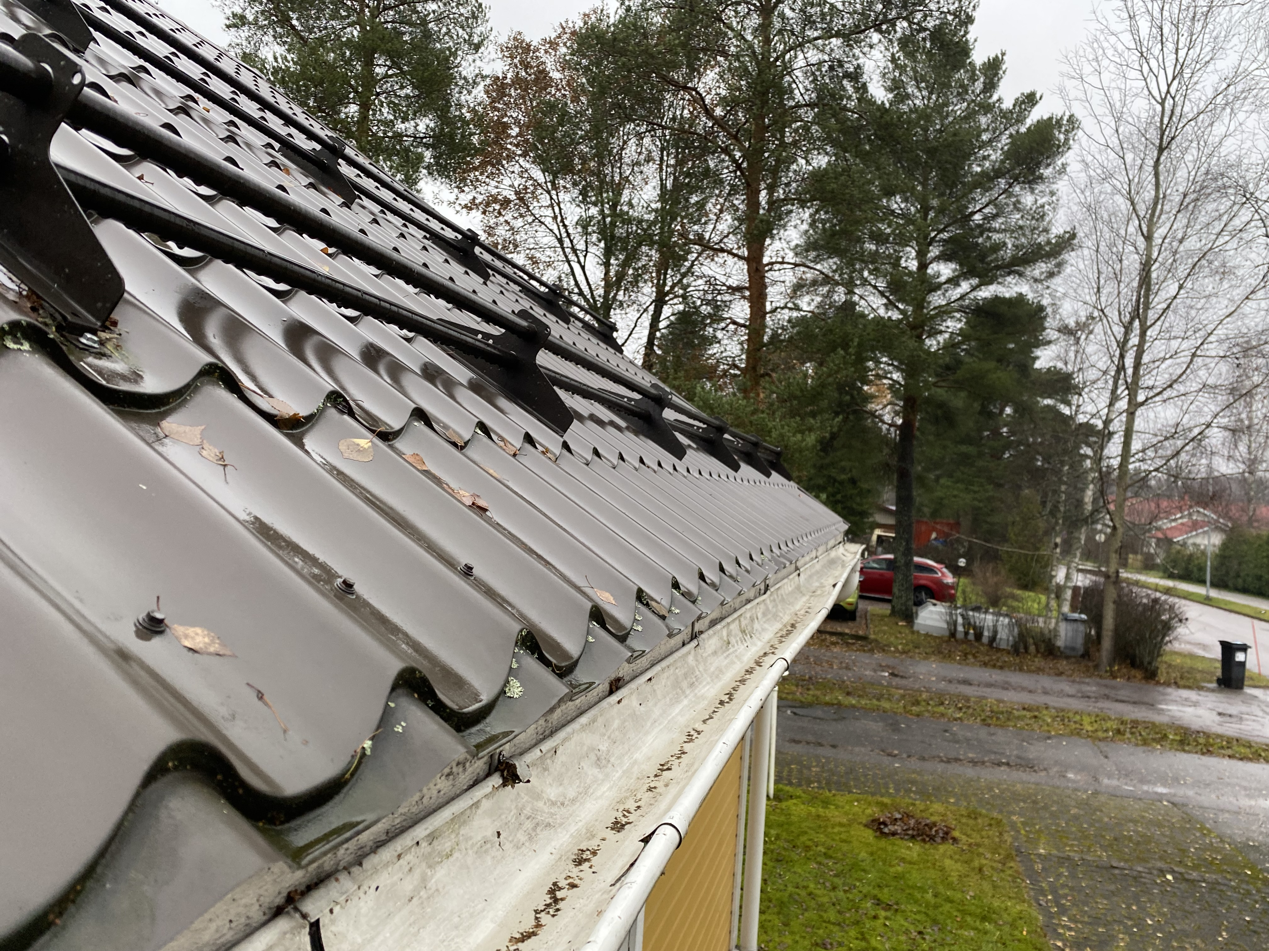 Etsitkö ammattitaitoista rännienpuhdistusta Oulusta? Oulun paikalliset palveluntarjoajat varmistavat, että räystääsi pysyvät siistinä jokaisena vuodenaikana.