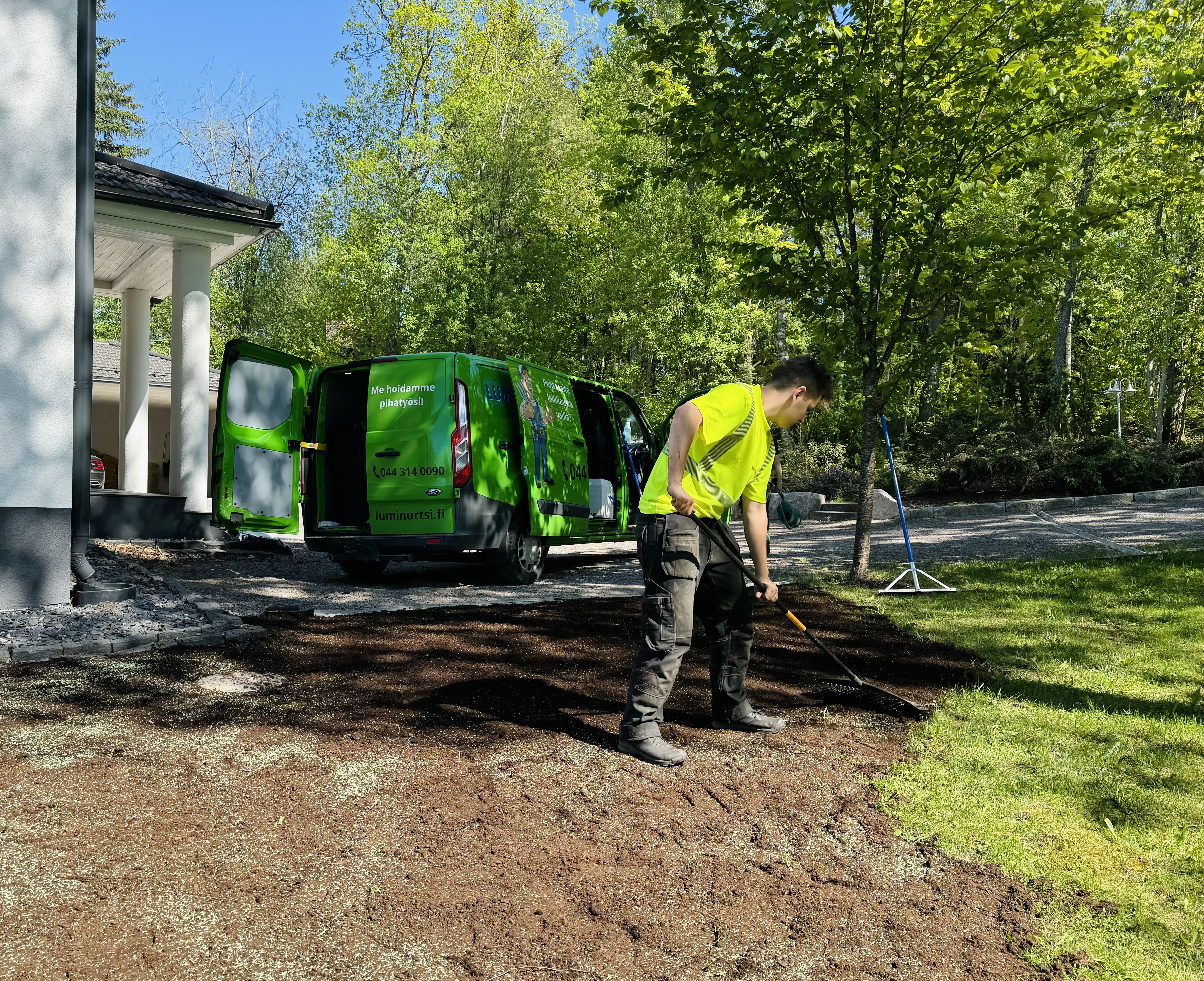 Etsitkö yritystä nurmikon perustamiseen Turusta? Turun paikalliset palveluntarjoajat varmistavat, että nurmikostasi saadaan kaunis ja hyvinvoiva.