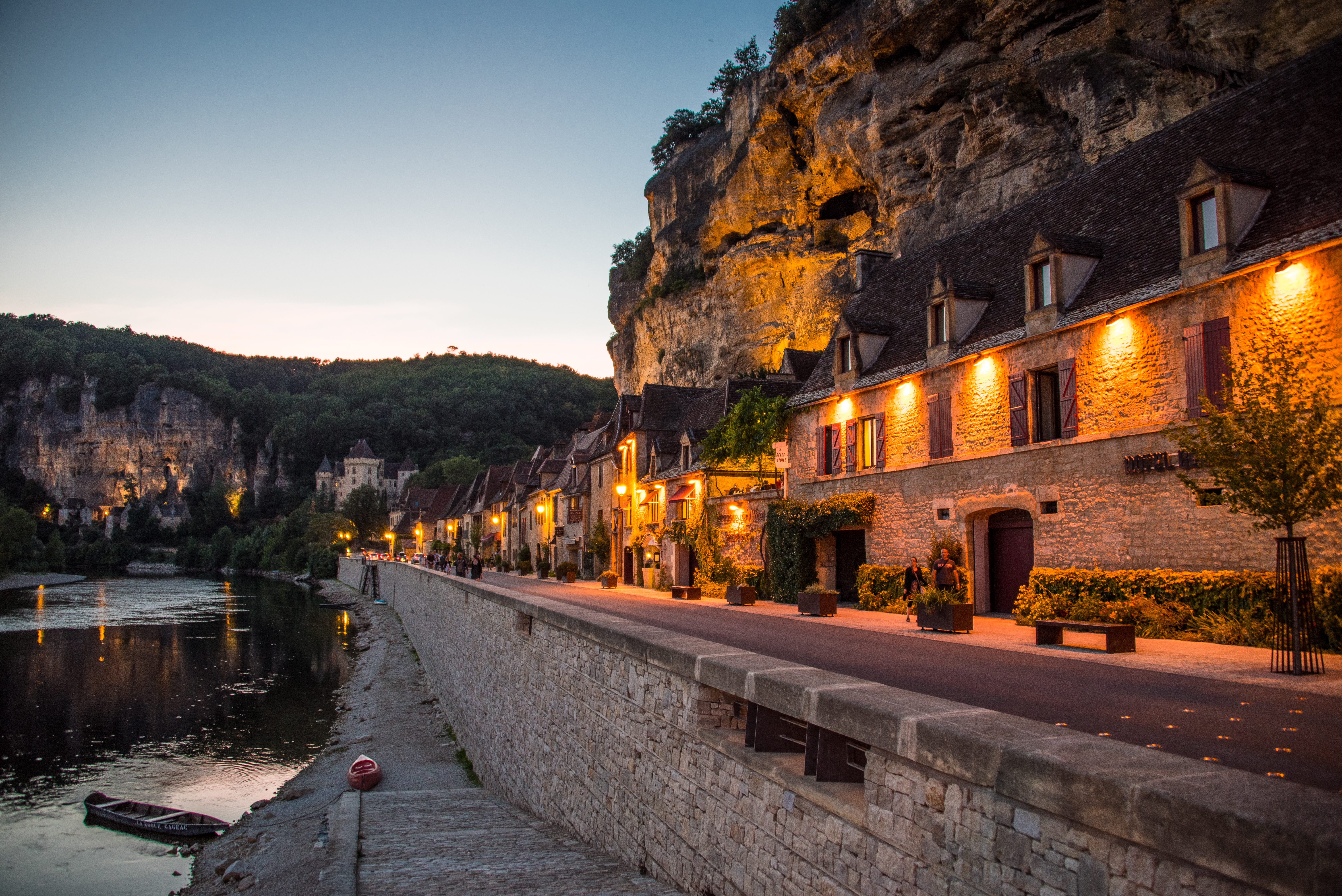 Town of La Roque Gageac, Dordogne (photo © Dan Courtice).