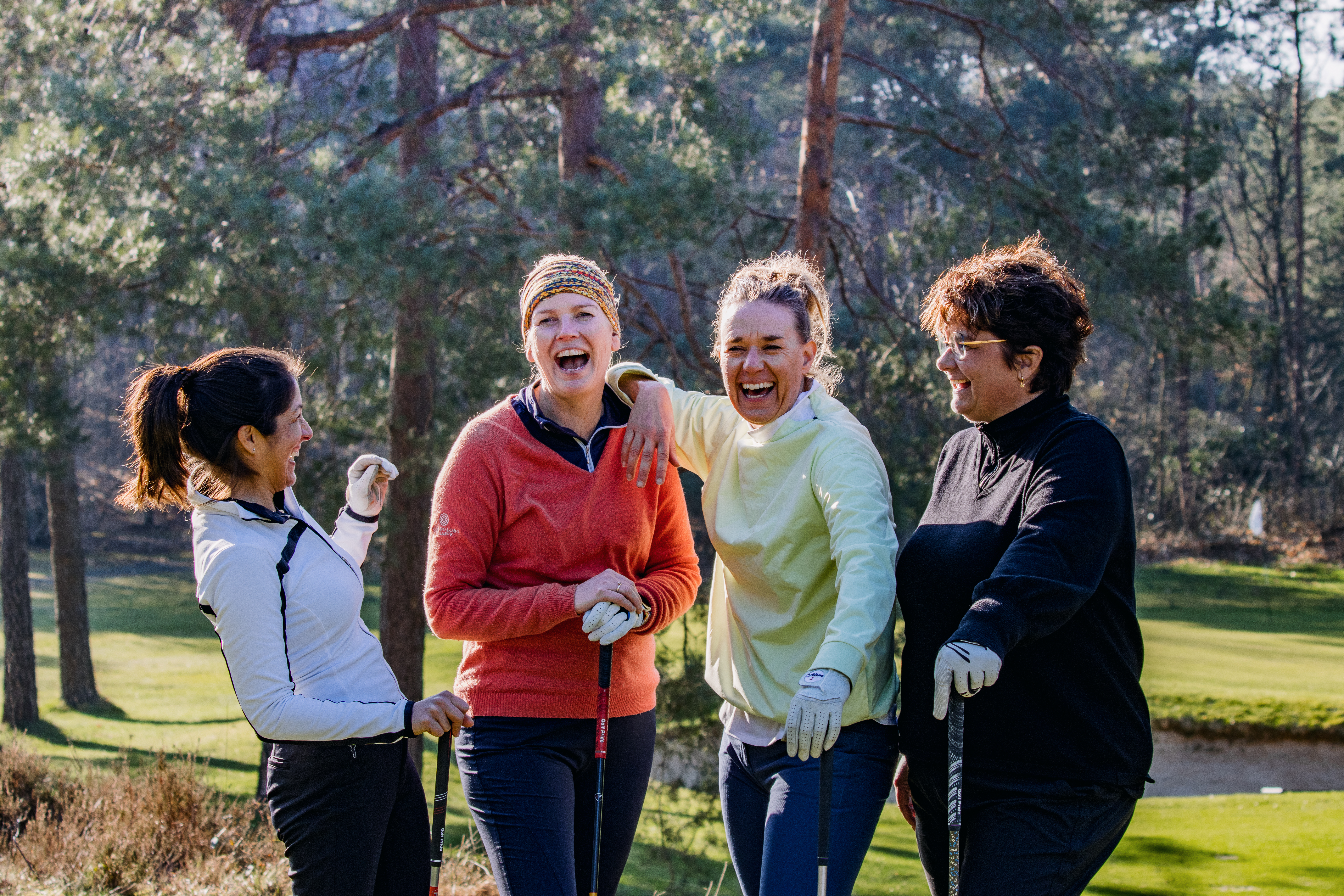 Female golfers laughing on the course. Photo: Renate Roeleveld.