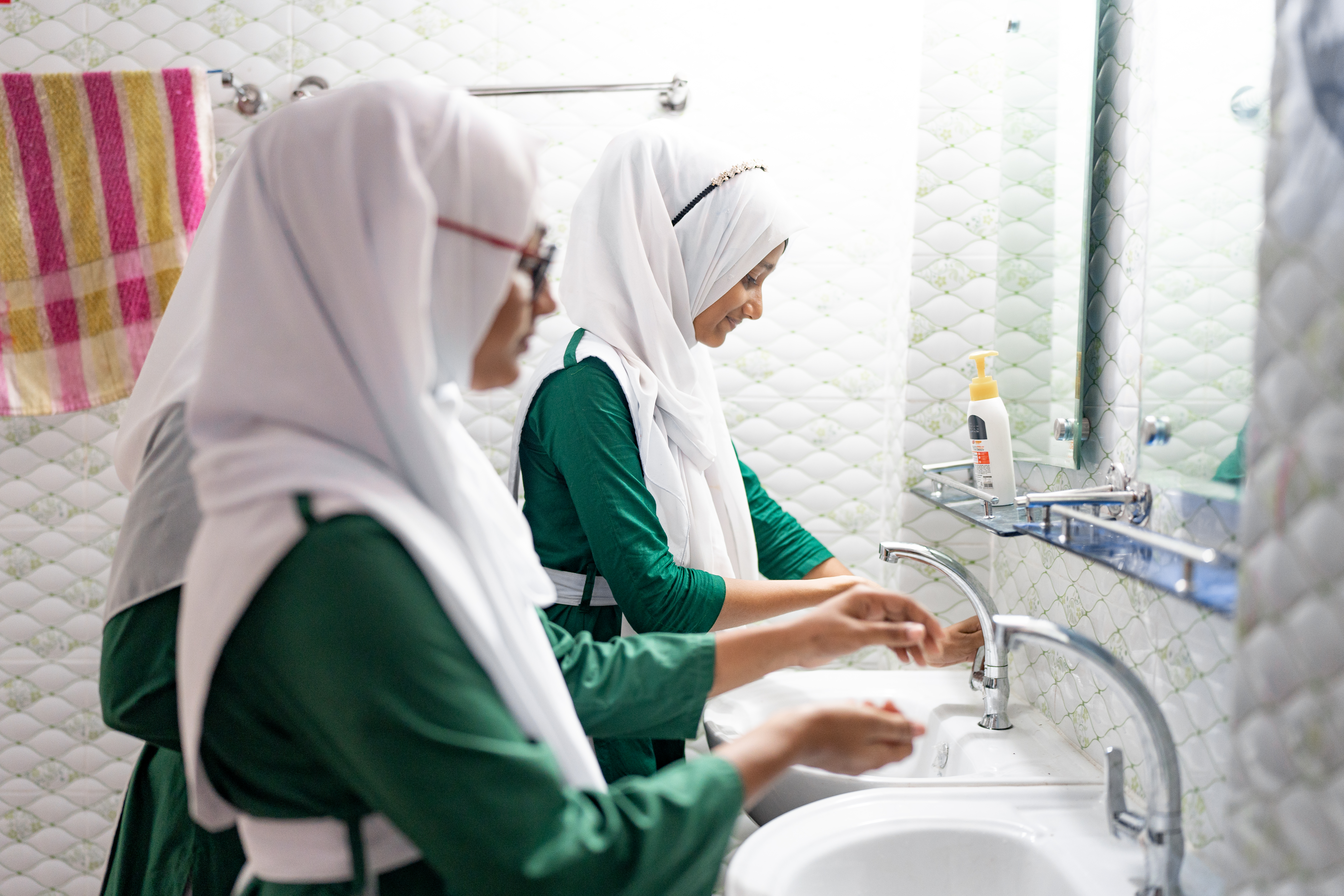 Photo of Jui and classmates washing their hands