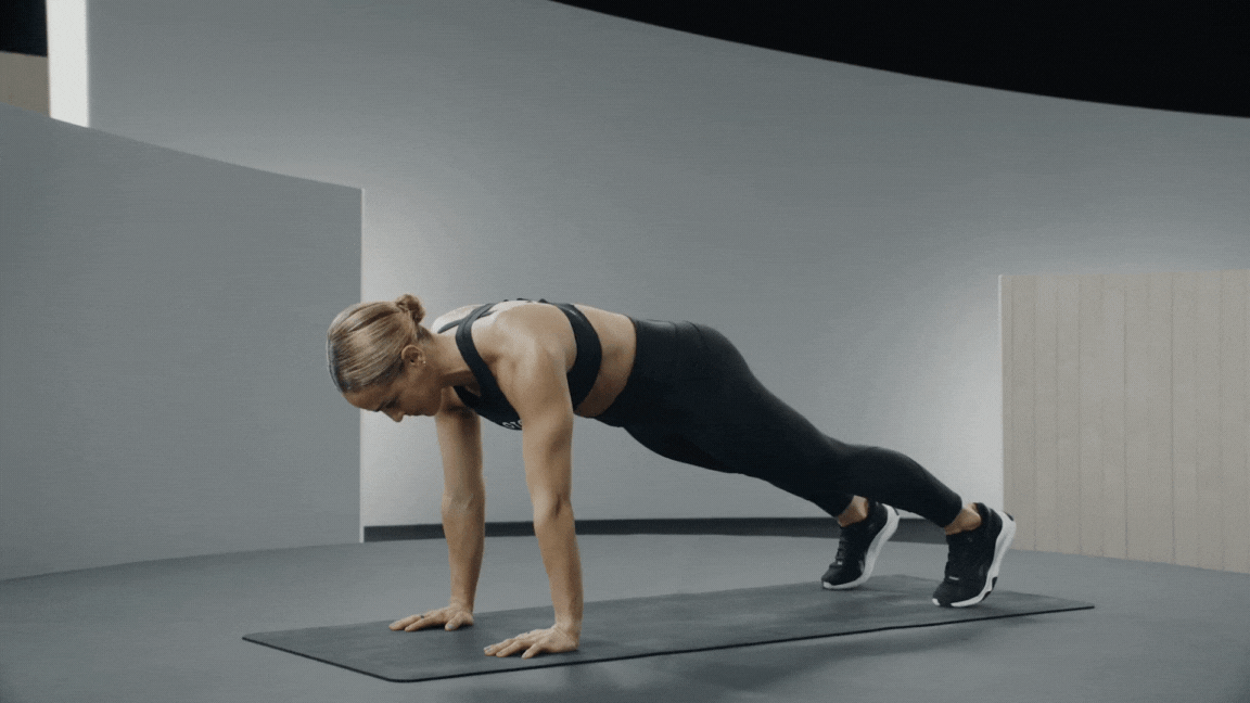 Peloton instructor Jess Sims demonstrates mountain climbers with proper form