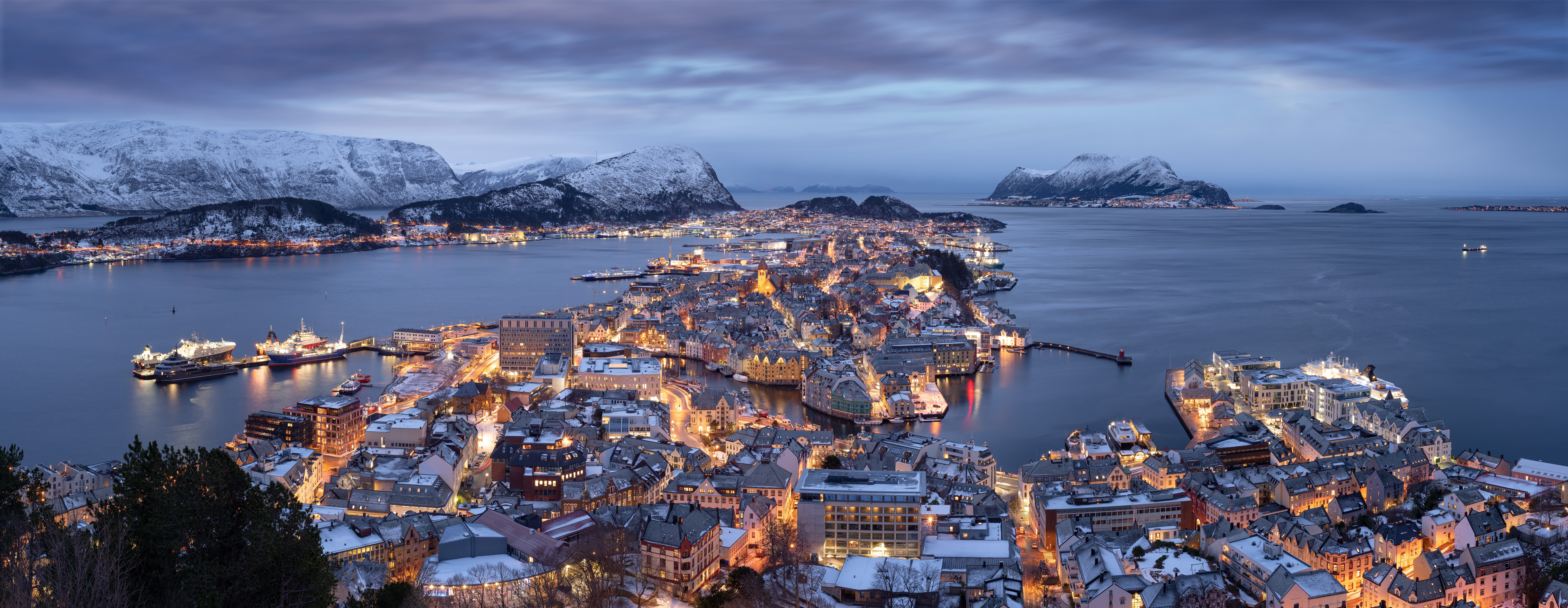 Alesund shutterstock 2208939333