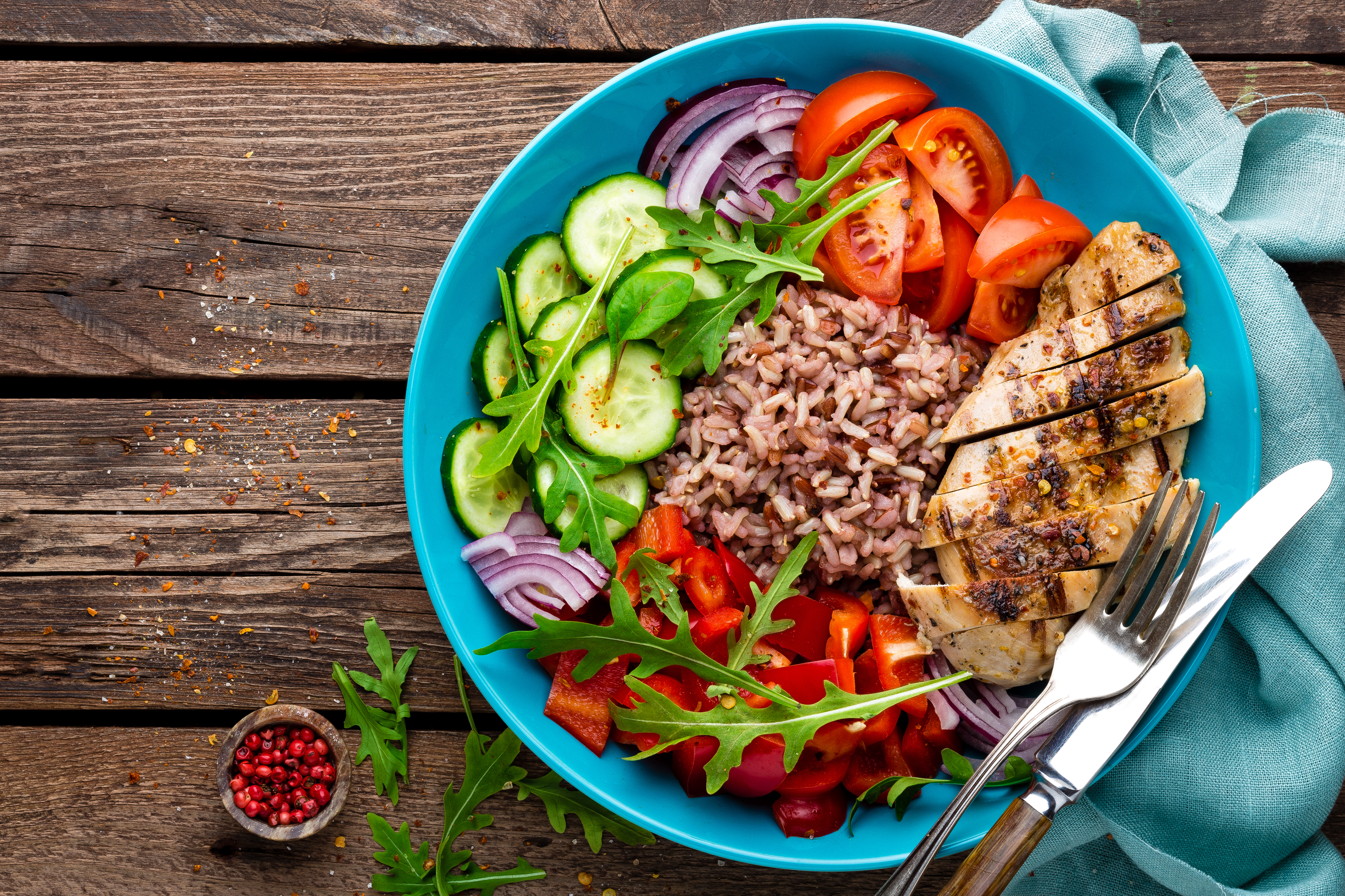 grilled-chicken-breast-with-rice-and-salad
