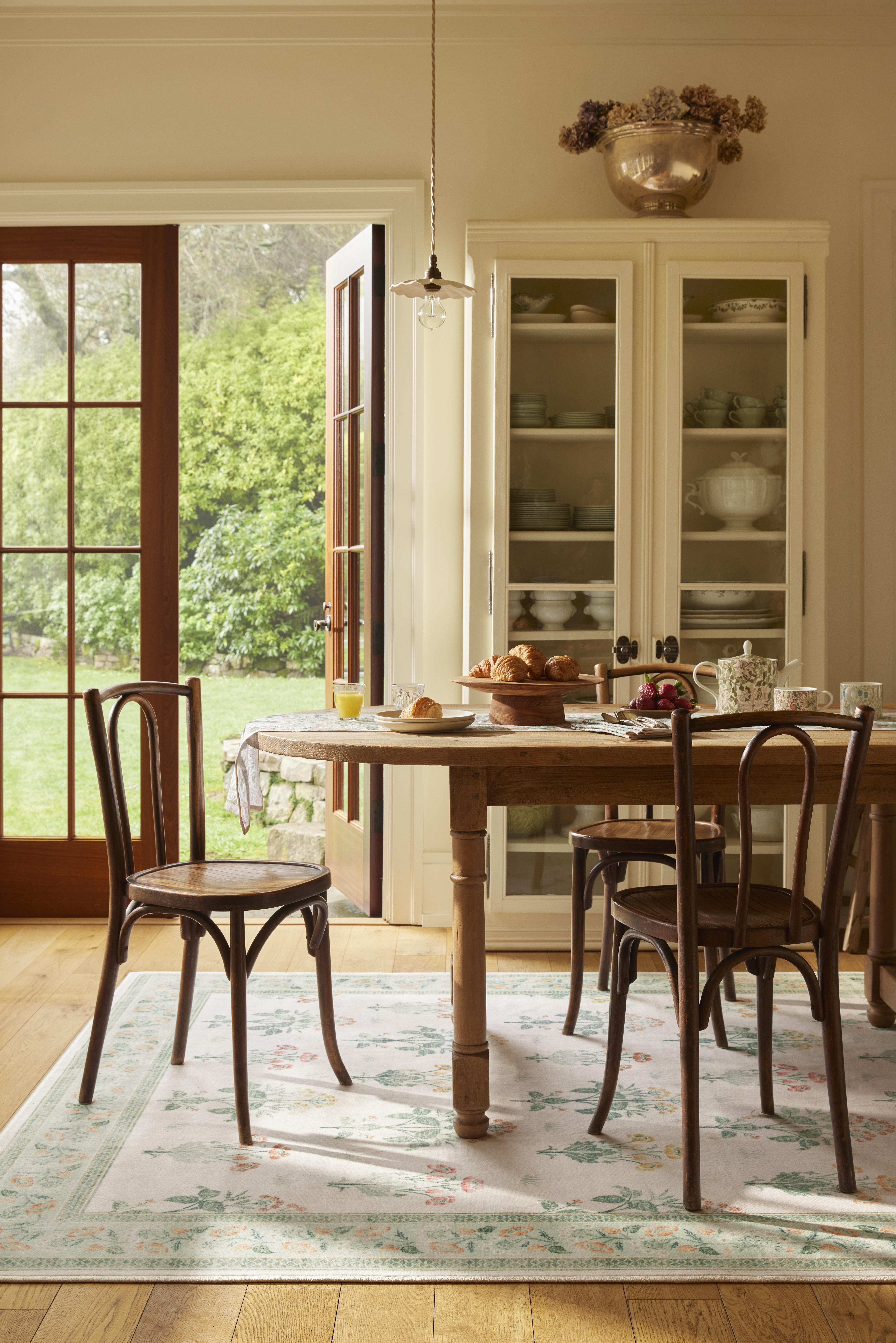 Ruggable x Morris & Co. Meadow Sweet Ivory & Green Rug