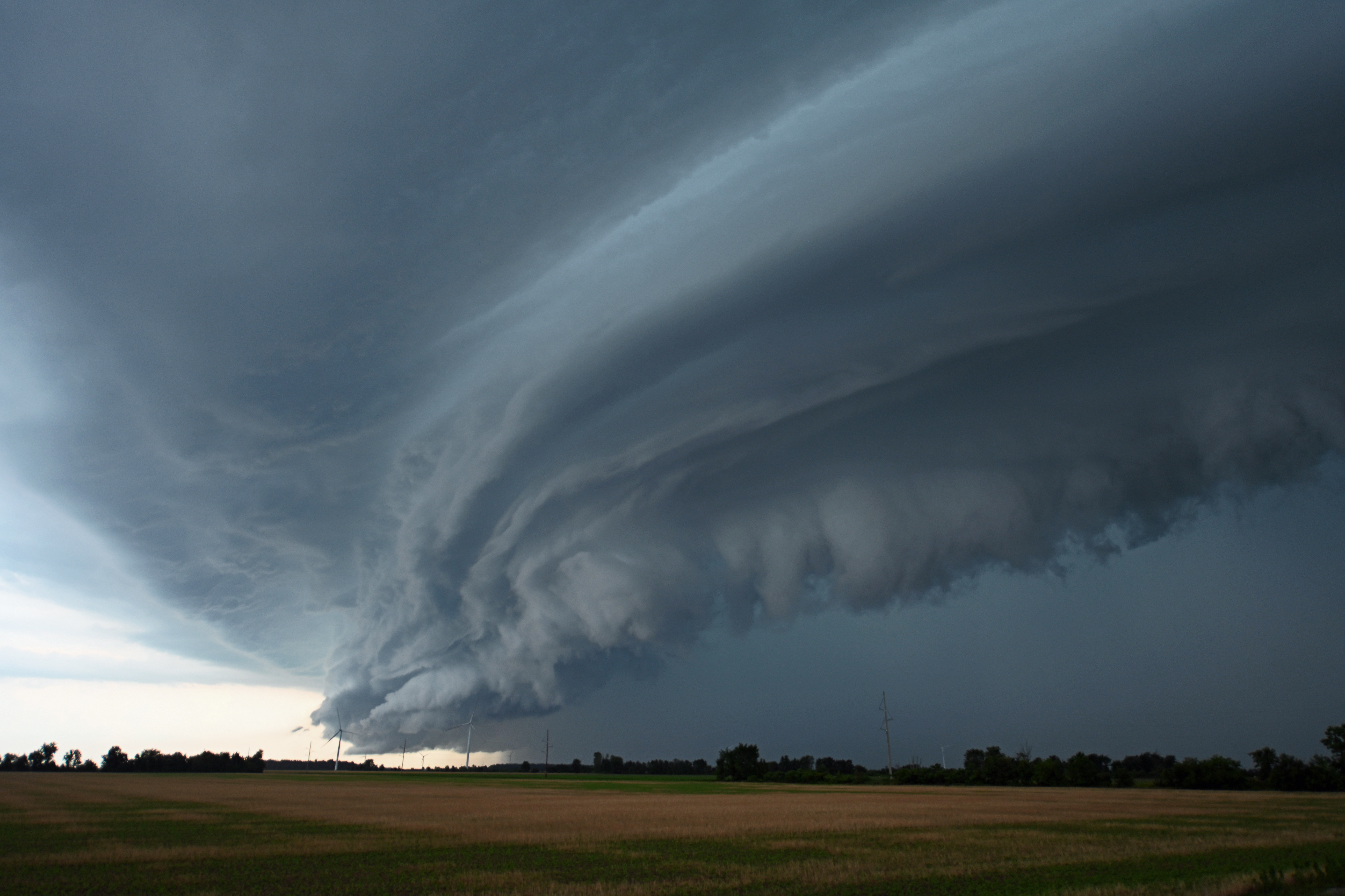 MARK ROBINSON - UGC: Ontario Shelf cloud, July 19, 2020