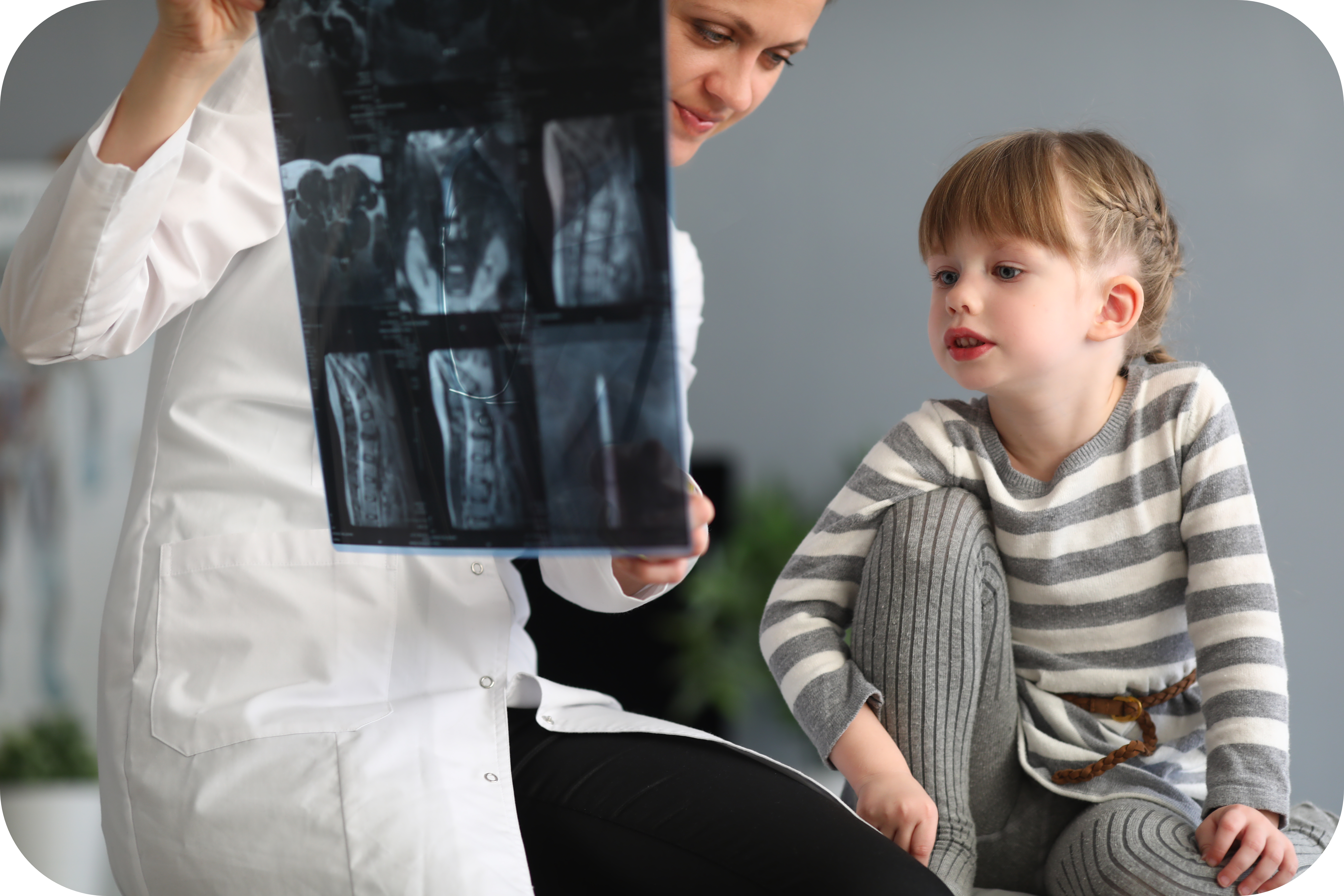 Trust LuskinOIC Experts to Diagnose, Treat and Manage Your Child’s Scoliosis