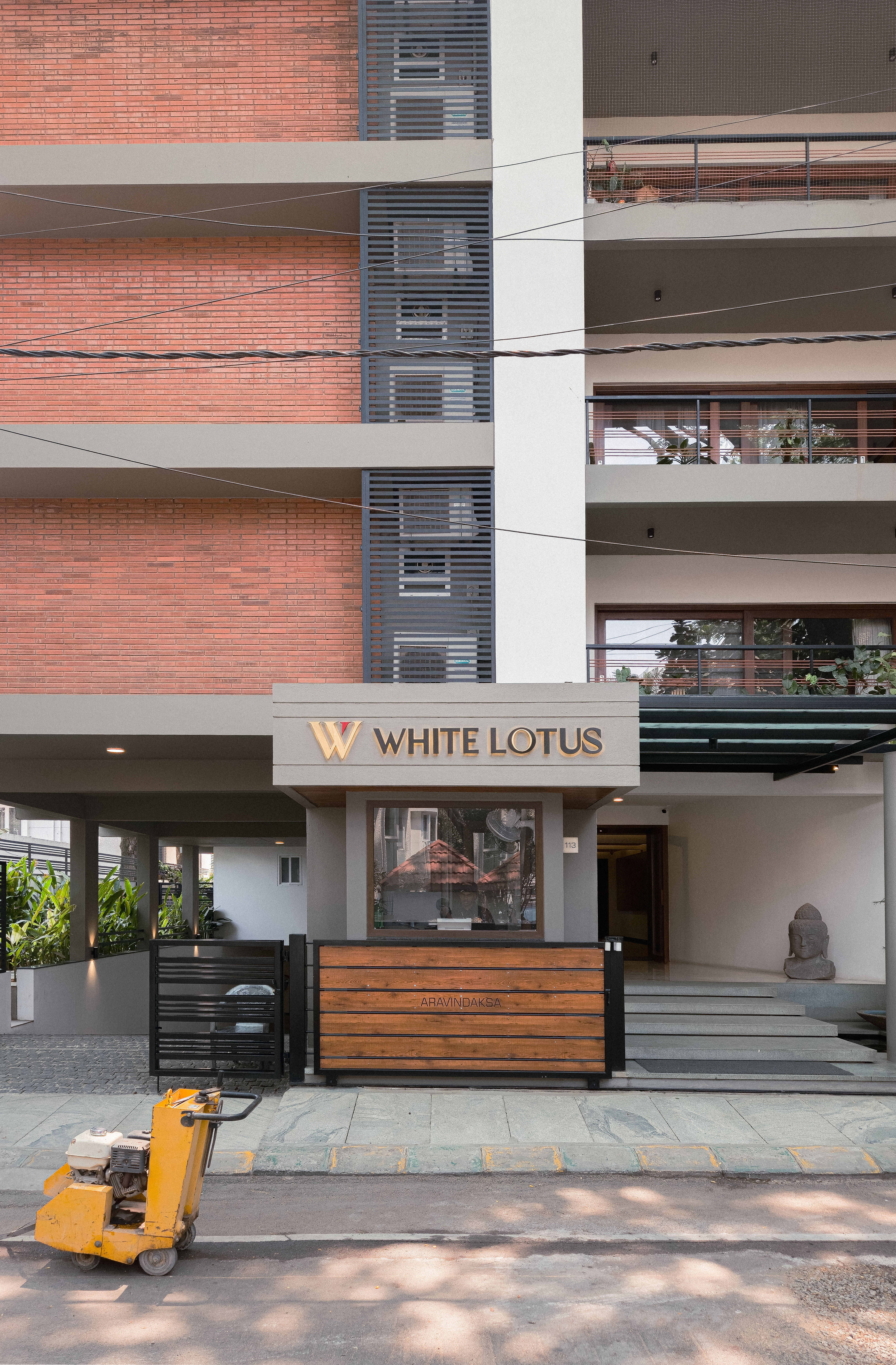 Security booth of a gated apartment building in the Indiranagar neighborhood of Bengaluru, India. March 2025. Photo: Yatharth.