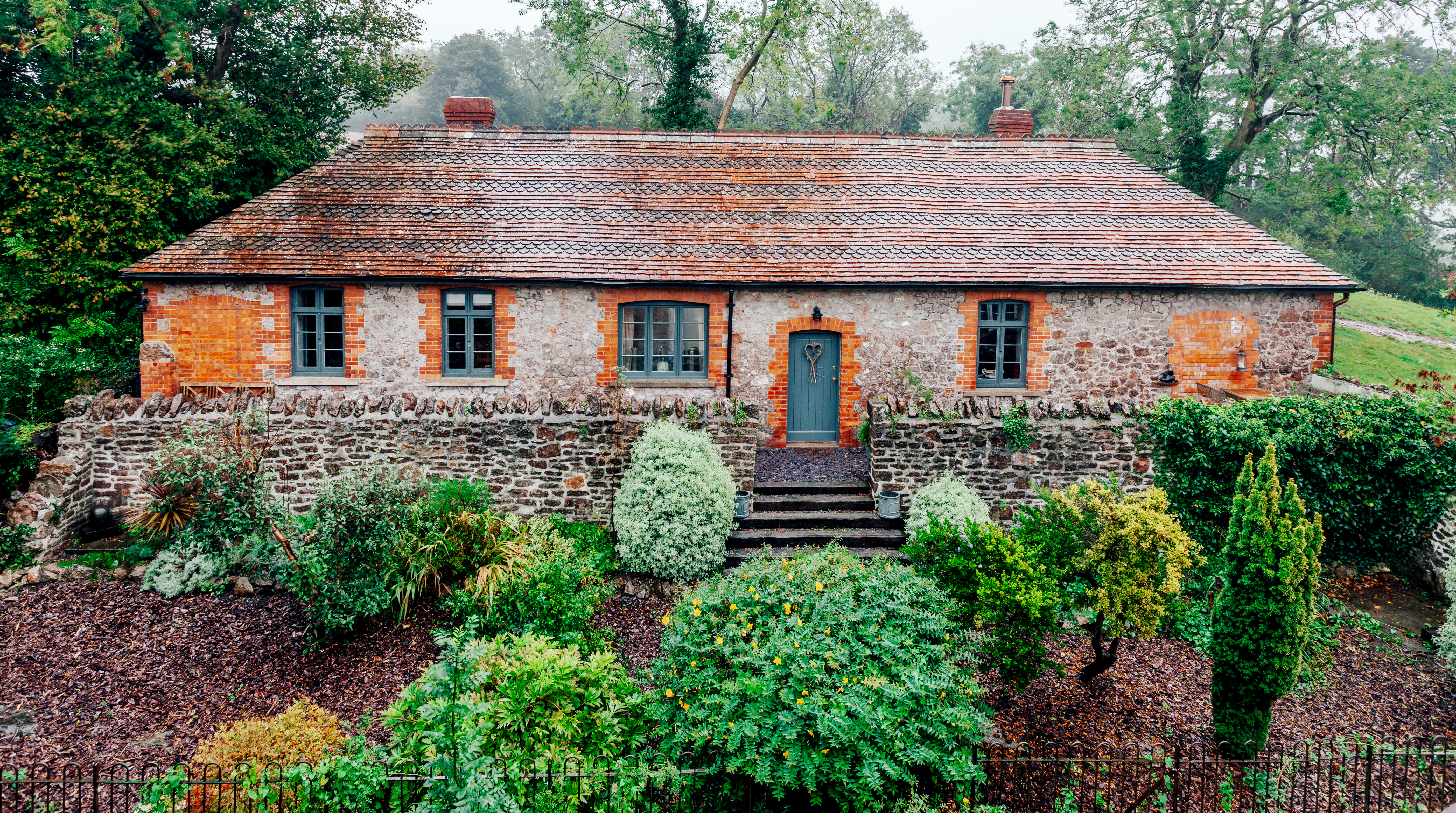 Paints & Brush, Plum Guide home in Somerset