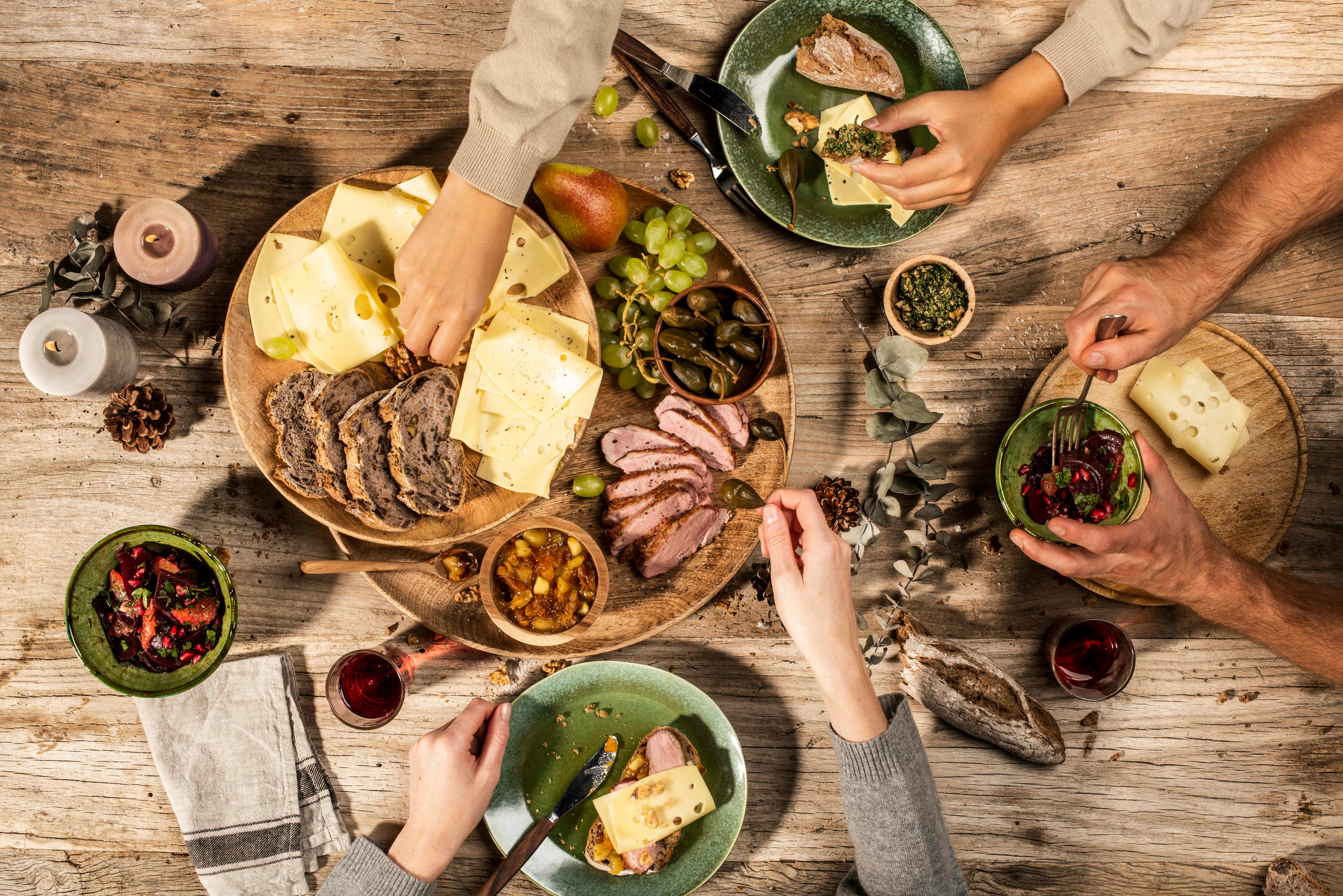 Cena dell'Avvento con pane al formaggio di Natale