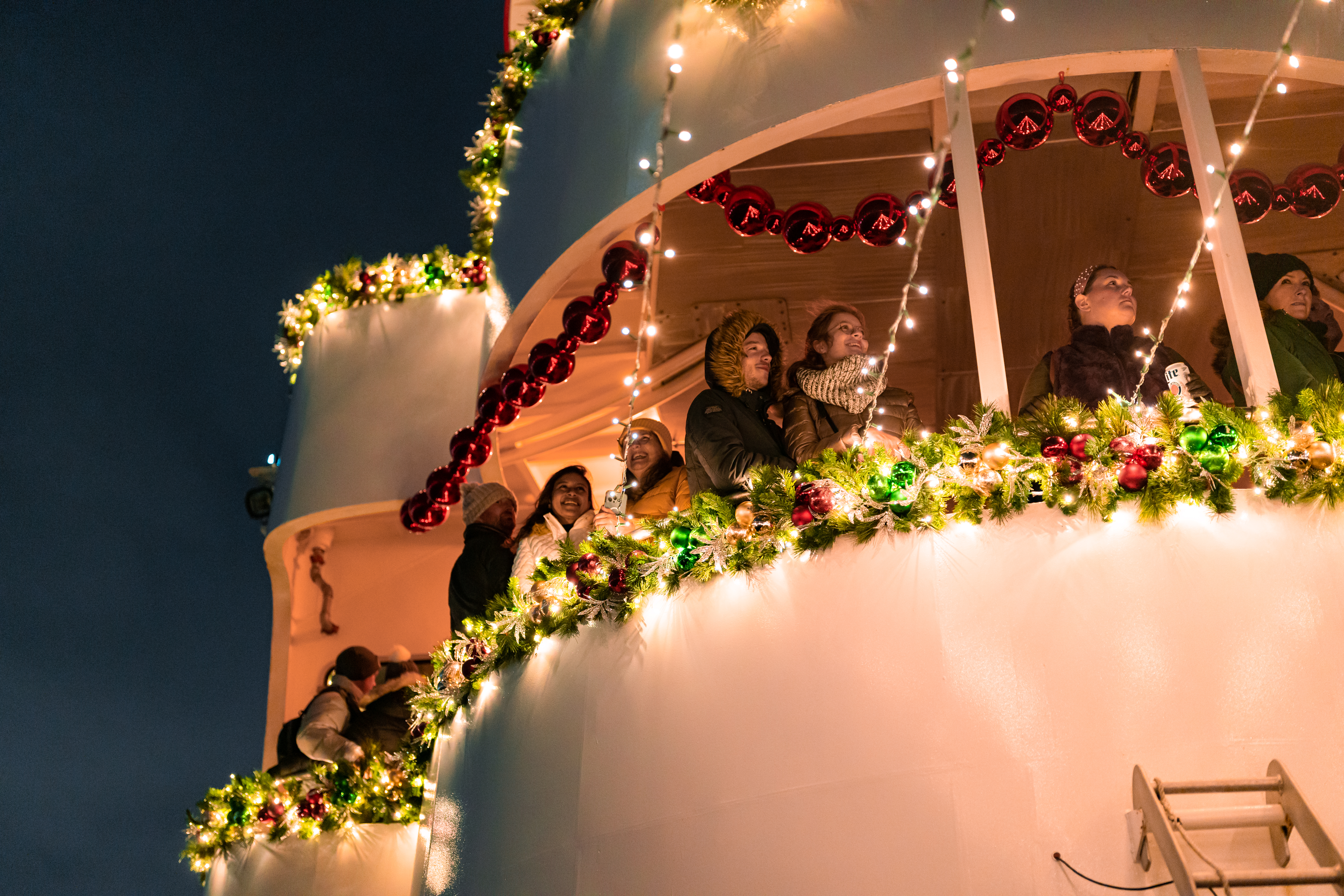 Circle Line Christmas Boat MRP02311