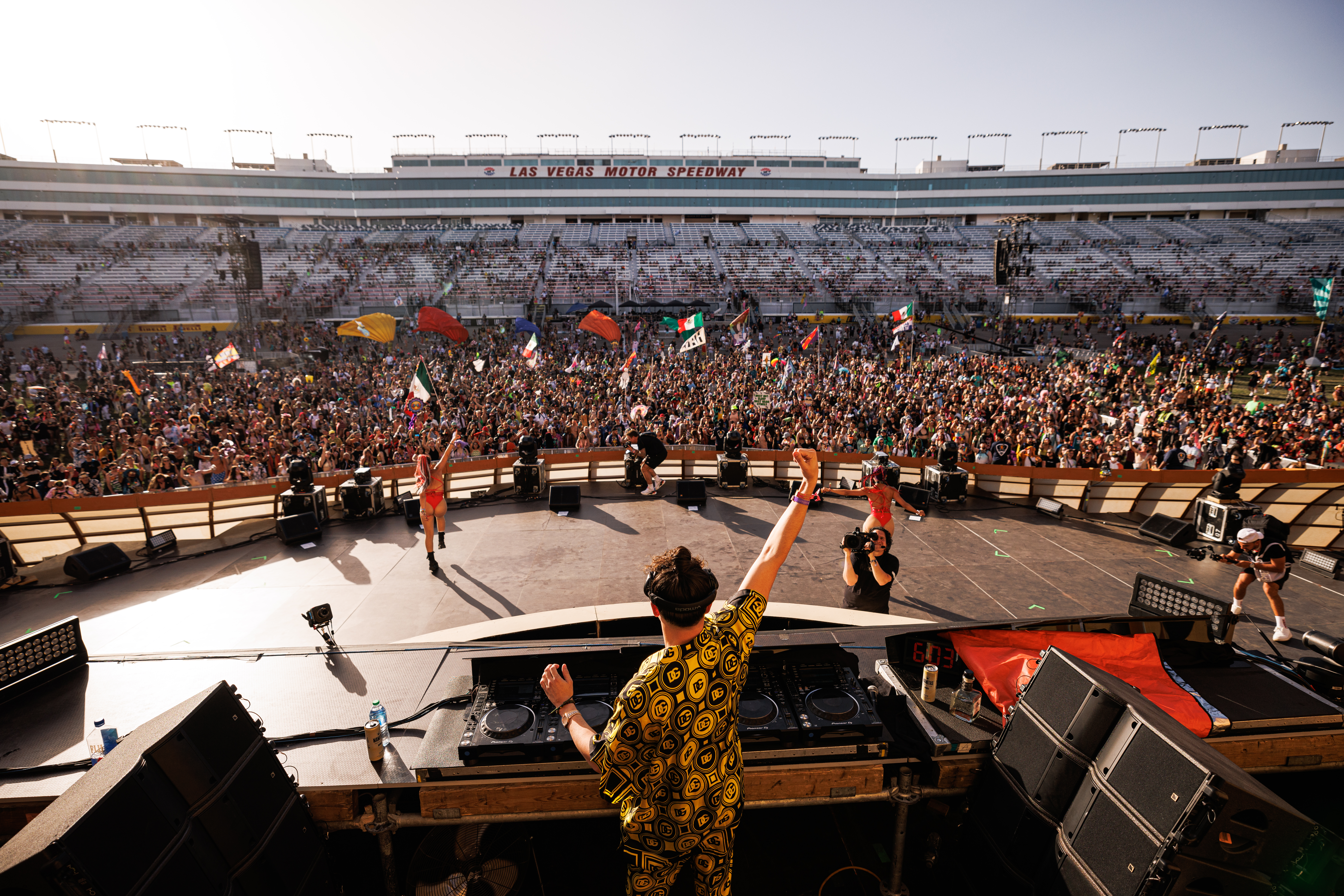 ACRAZE - CosmicMEADOW EDC 2022