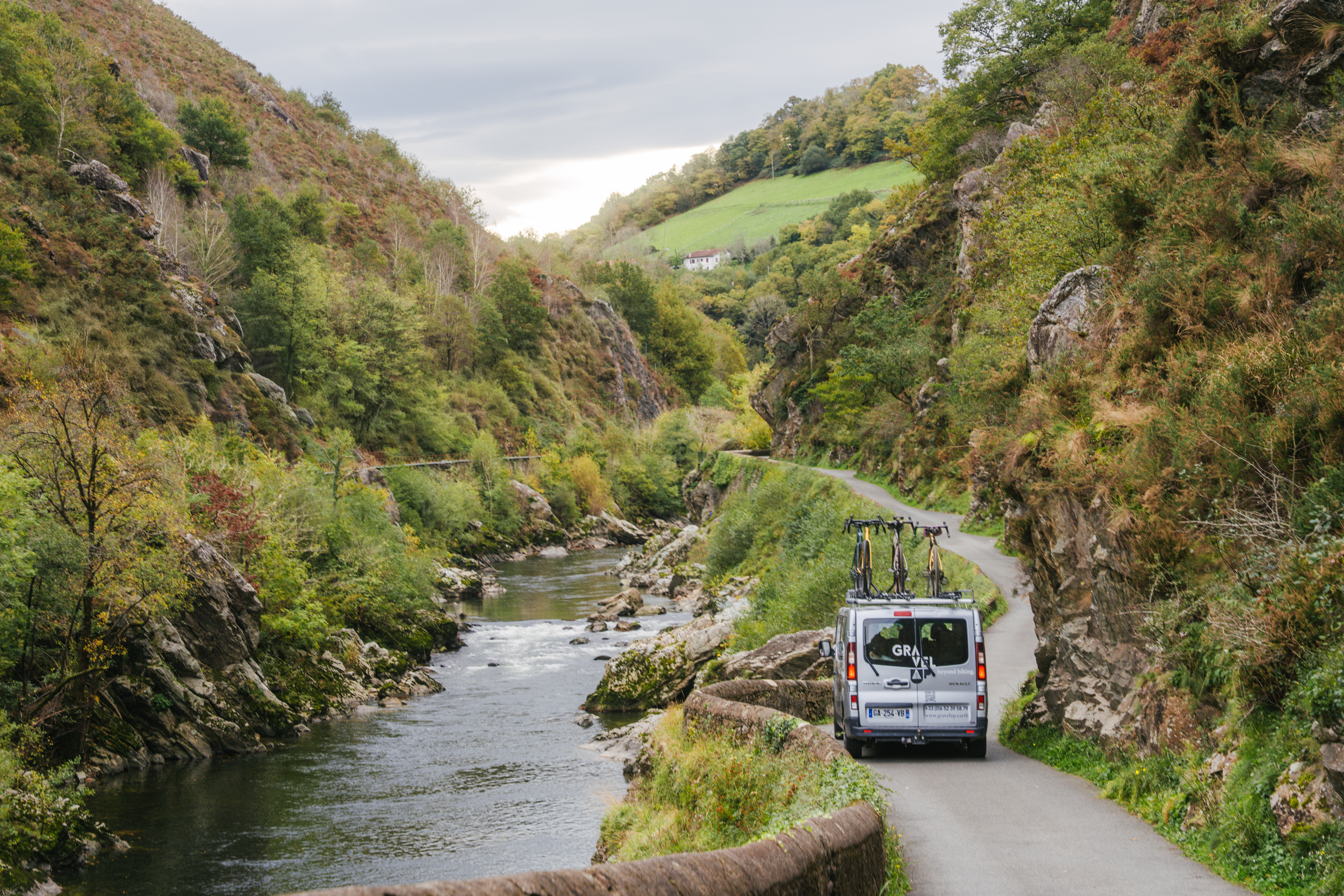 Vallées basques et rivière