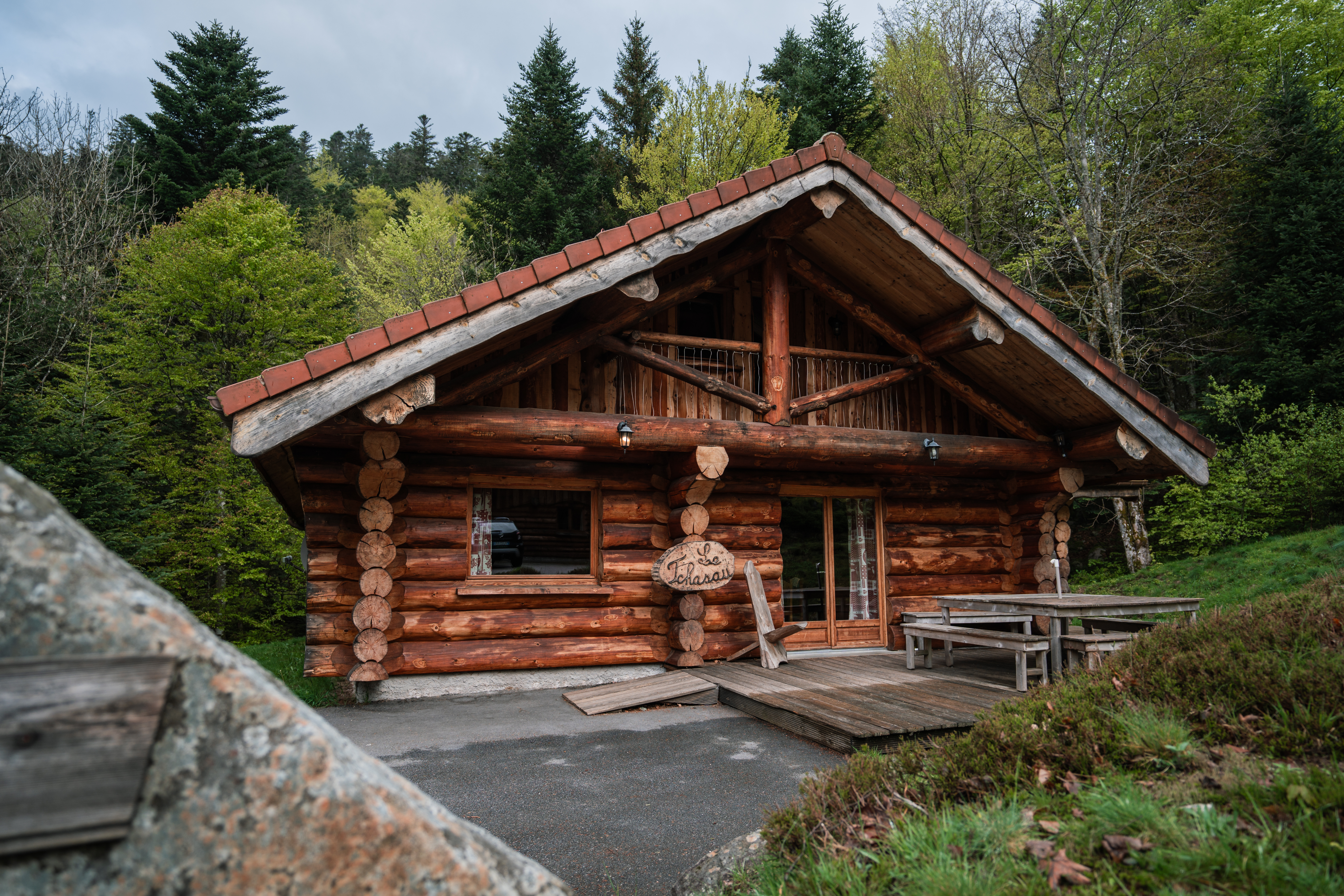 un chalet vosgiens en fustes de rondins de bois 