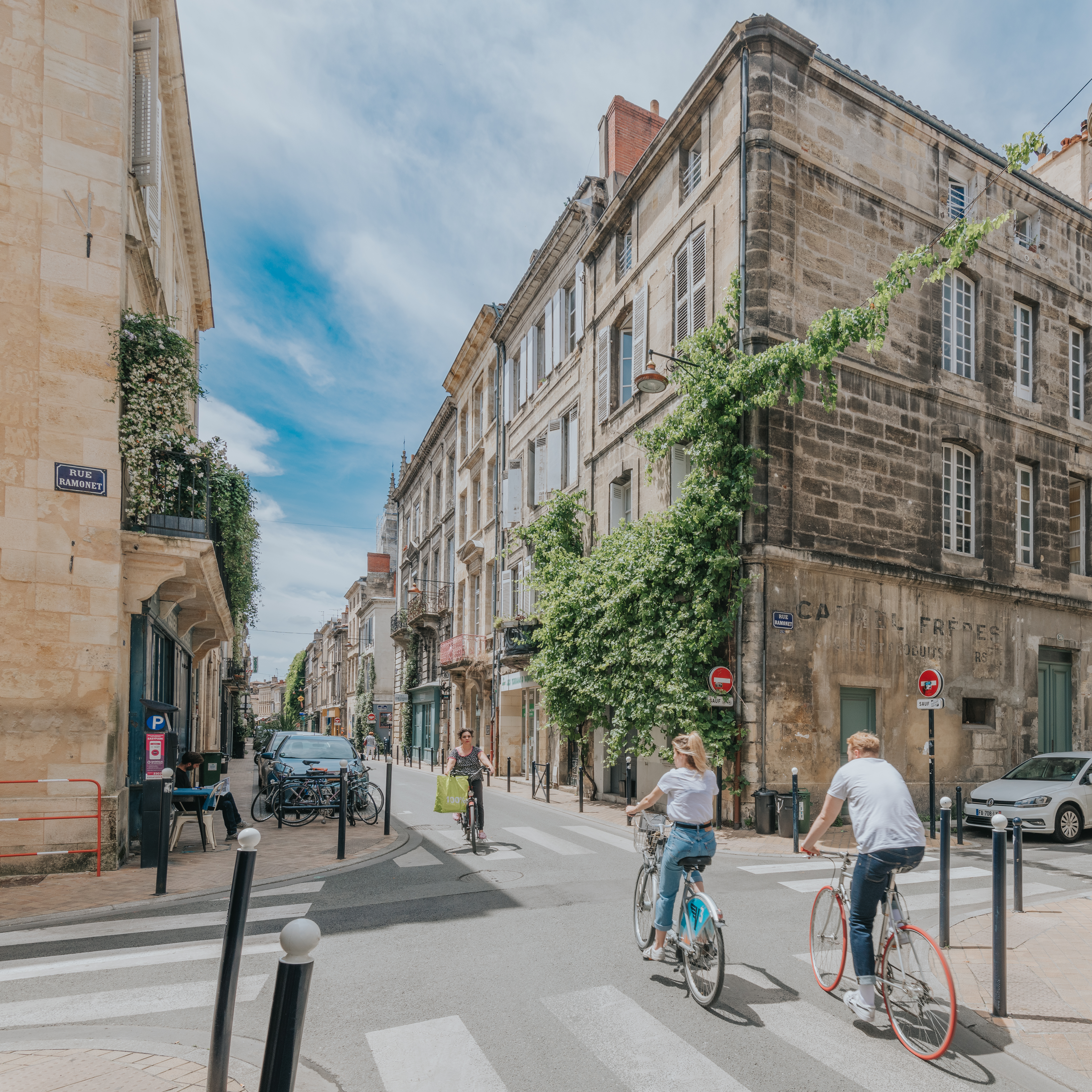 The cobblestone street of Rue Notre Dame (photo ©Nicolas Duffaure).