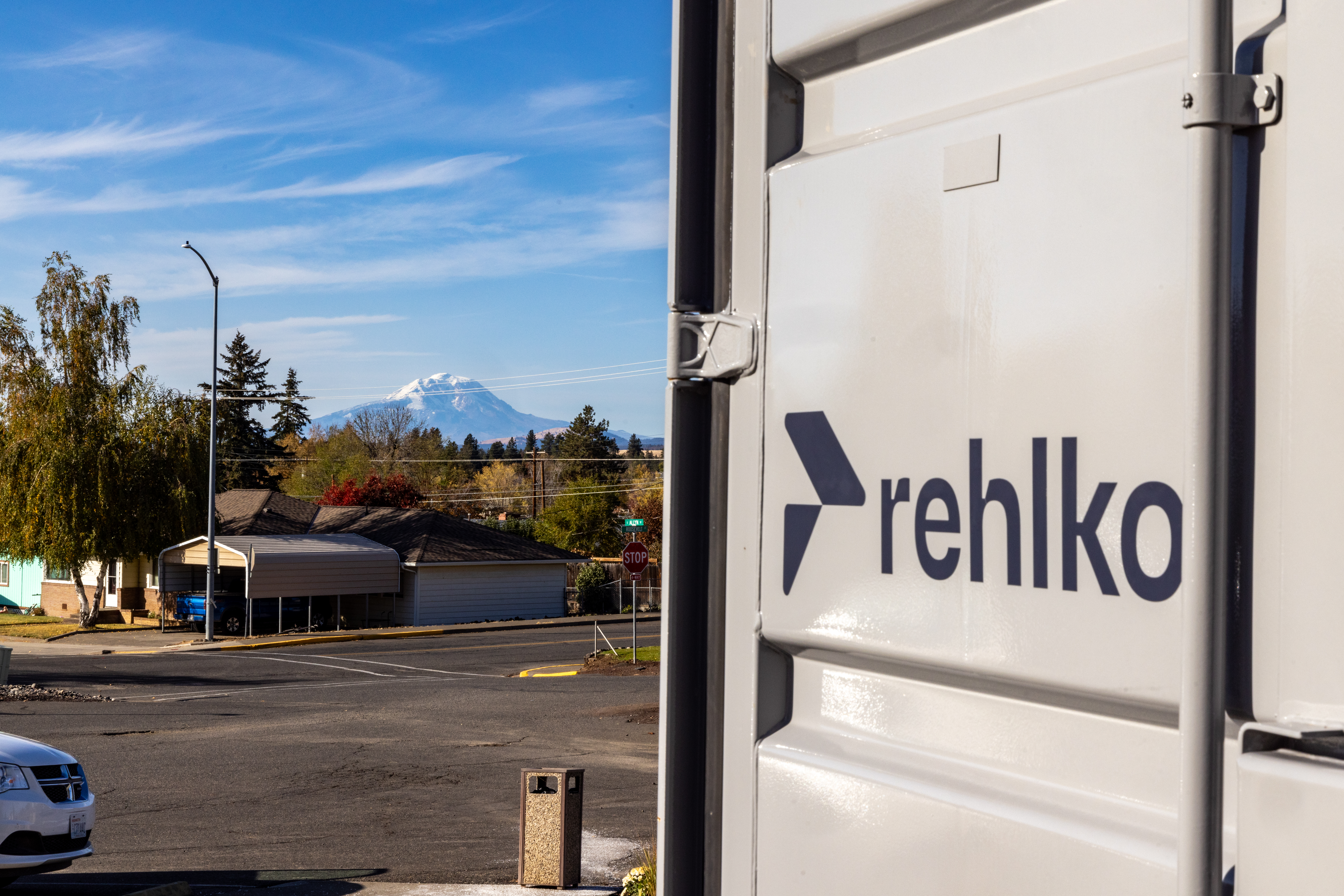 Filename: 902A7525
Klickitat Valley Health
Hydrogen Fuel Cell Systems
Close up image of a hydrogen fuel cell system with the Rehlko logo