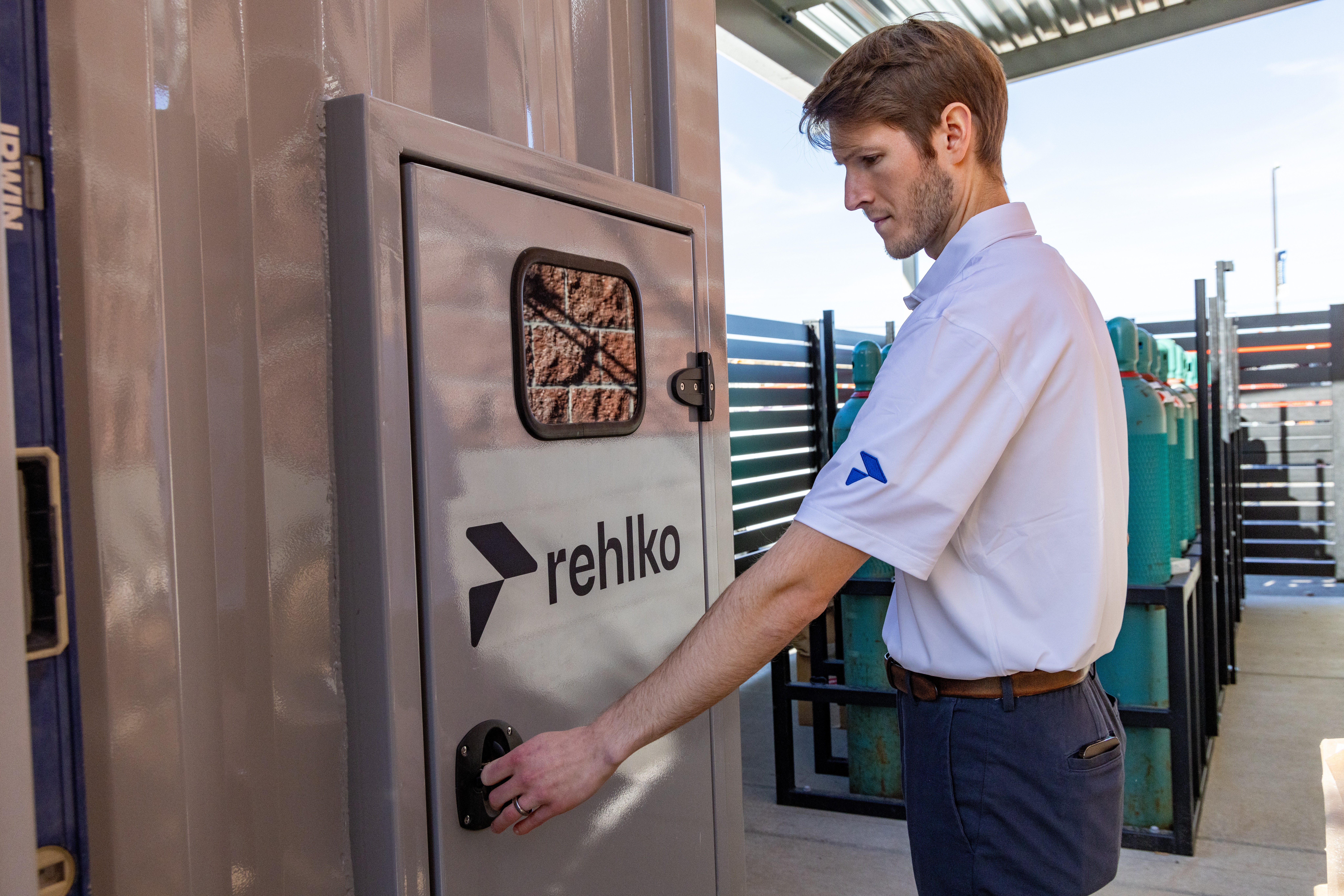 Filename: 902A7561
Klickitat Valley Health
Hydrogen Fuel Cell Systems
Rehlko employee in front of a panel door
